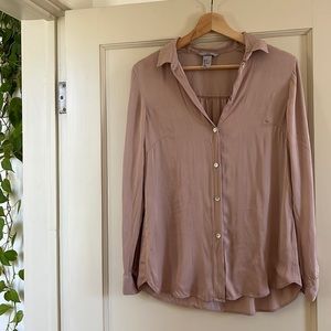 H&M rose colored button down shirt